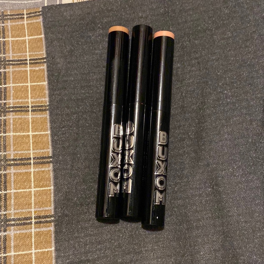 Buxom pillow pout (3)